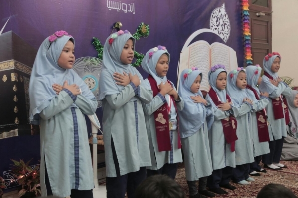 بحضور طلبة الدورات العتبة الحسينية تقيم حفلاً قرآنياً كبيراً في إندونيسيا