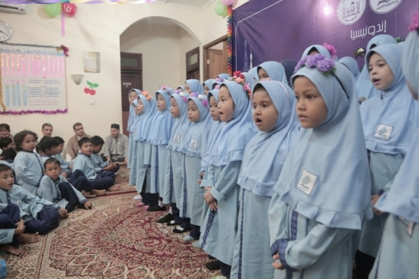 بحضور طلبة الدورات العتبة الحسينية تقيم حفلاً قرآنياً كبيراً في إندونيسيا