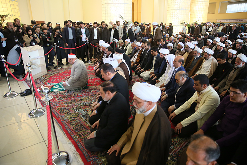 Iran: sunniti e sciiti pregano insieme a conferenza unità islamica