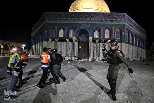 إعتداء قوات الاحتلال الصهيوني على المصلين داخل المسجد الاقصى