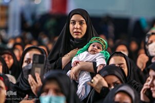 إحياء مراسم اليوم العالمي للطفل الرضيع في إيران