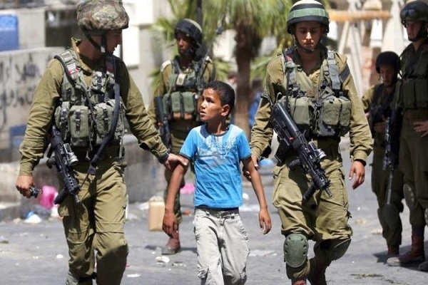 Israeli regime forces detain Palestinian kid