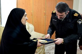 دیدار فرمانده انتظامی کهگیلویه و بویراحمد با 2 خانواده شهید