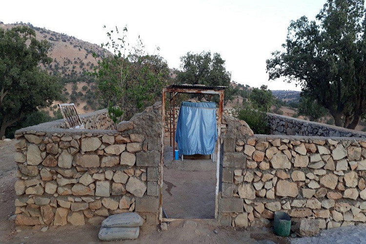 گلزار شهید وحدانی دیشموک نیازمند ساماندهی است