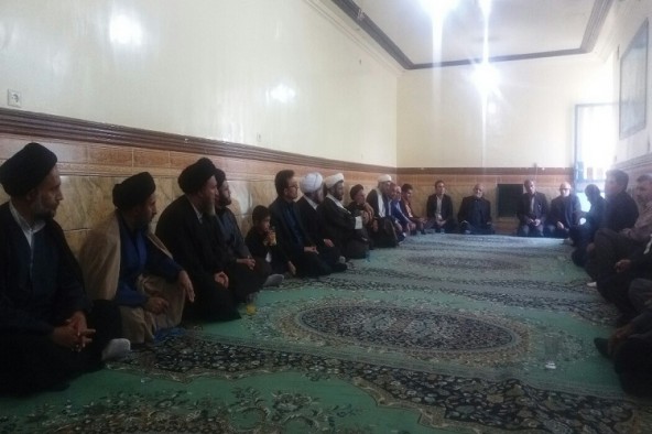 دیدار آیت‌الله ملک حسینی با خانواده مرحوم ملک‌زاده در لنده