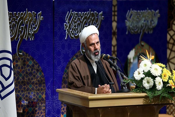 قرآن ادبستان خدا و تربیت‎کننده انسان‌هاست