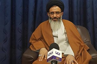 جزء‌خوانی قرآن و افطار زائران در حرم حضرت زینب(س)