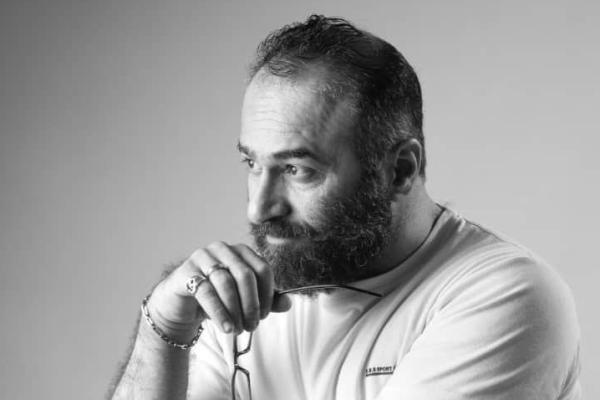 نمایش «پشت دیوار عمارت» در تماشاخانه سرو اجرا می‌شود