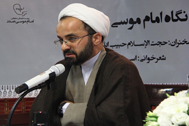 اربعین تحدی‌پذیر است/ مانع از سکولار شدن آن شویم