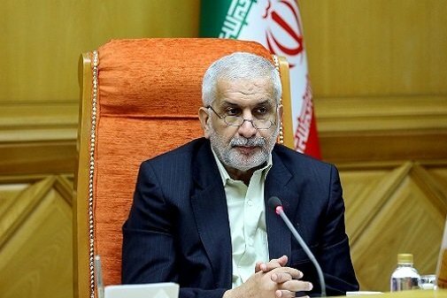 سجده شکر زائران خارجی اربعین با ورود به ایران/ اقدامات فرهنگی اربعین را تجمیع کنیم