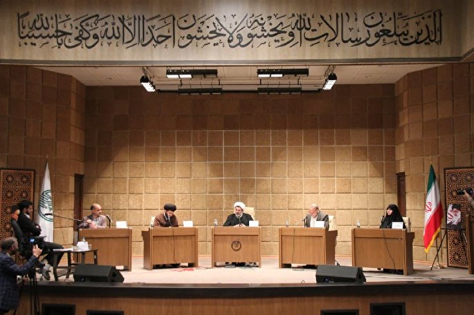 شخصیت فراعصری امام خمینی(ره) / ما اول راهیم؛ کلید واژه پرتکرار کلام امام(ره)