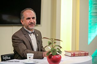 فیلم | شاخص‌های تربیتی قرآن کریم / دیدگاه قرآن در مورد زیارت اهل قبور