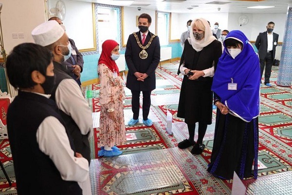 بازدید مقام سلطنتی بریتانیا از مسجدی در لندن+ تصاویر / آماده