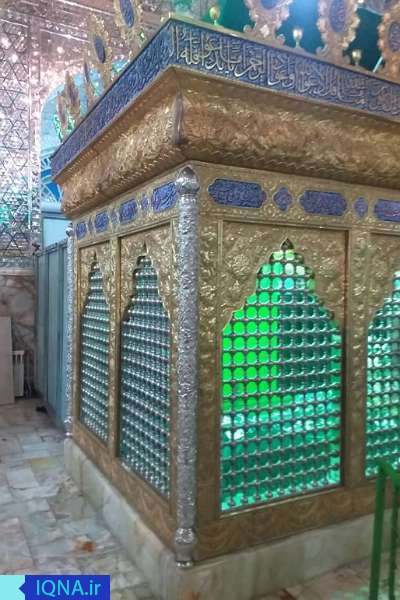 عکس | نصب ستون‌های جدید ضریح مطهر آستان مقدس امامزاده حسن (ع) کرج