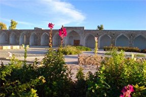 گردشگران نوروزی بلادشاپور را فراموش نکنند