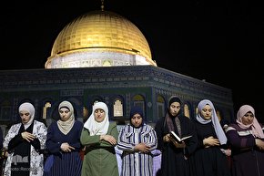 نیایشگران به پاداش شب قدر امیدوارند