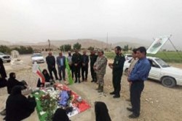 دیدار با خانواده&zwnj; شهید