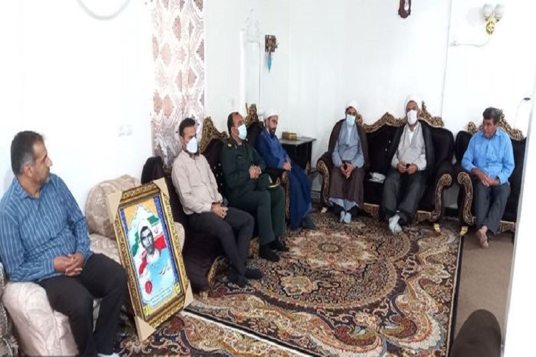 دیدار مسئولان سپاه فتح با خانواده شهید روحانی در باشت