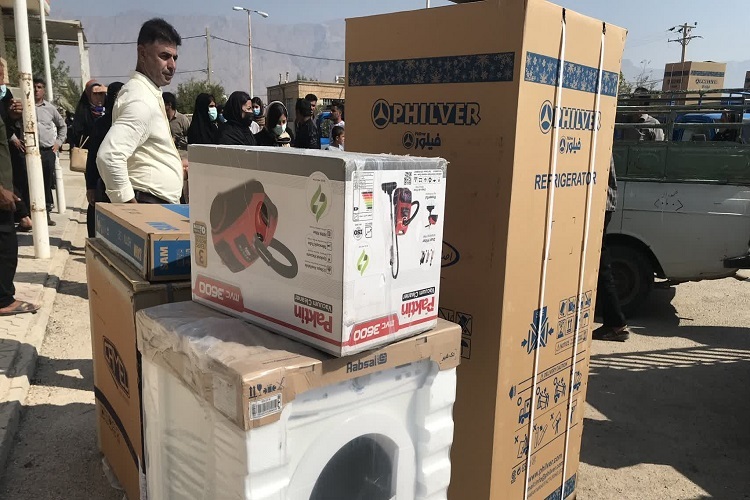 اهدای جهیزیه به مددجویان کمیته امداد