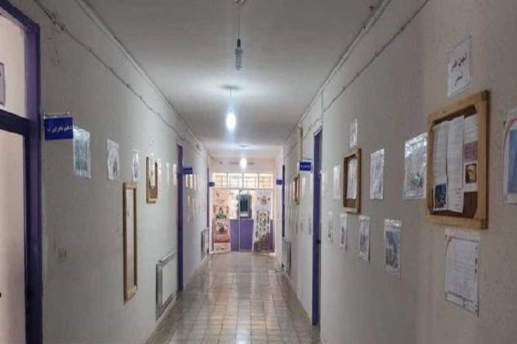 نمایشگاه نقش ارتش در دوران دفاع مقدس در دبیرستان دخترانه الزهرا(س) شهر یاسوج