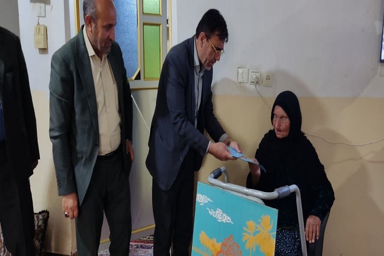 دیدار مسئولان ادارات فرهنگ  و ارشاد اسلامی و رئیس بنیاد شهید کهگیلویه با خانواده شهید