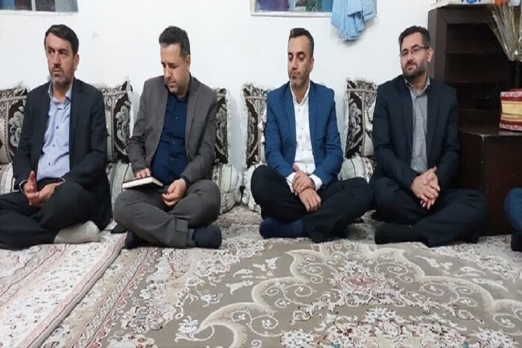 دیدار مسئولان خانواده شهید روانان دیدار مسئولان خانواده شهید روانان