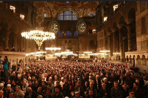 جشن پیروزی اردوغان در جمع نمازگزاران ایاصوفیه + فیلم و عکس