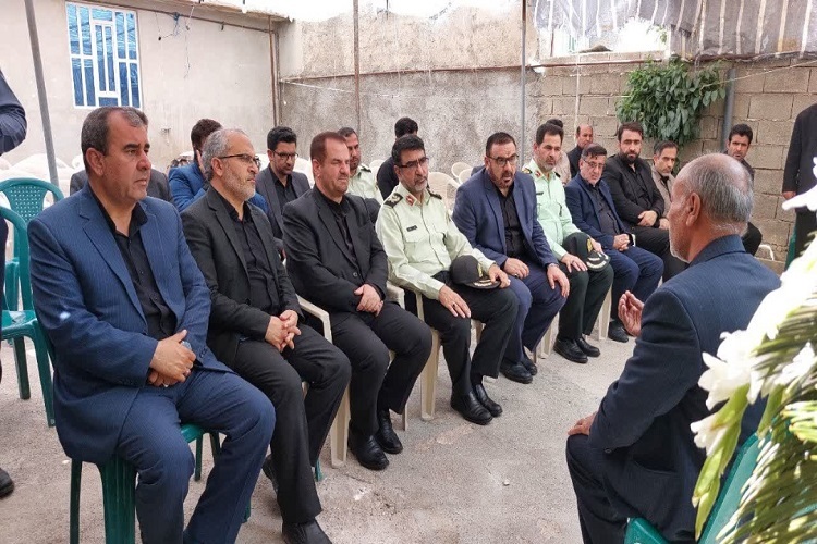 حضور استاندار در منزل شهیدان درخشانی‌فر و امینی‌مهر