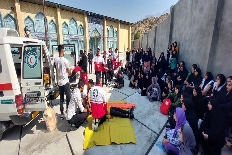 همایش شوق رویش هلال احمر همایش شوق رویش هلال احمر