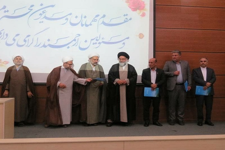 تجلیل از برگزیدگان قرآنی وزارت نیرو در نشست فرهنگی و محفل انس با قرآن در یاسوج