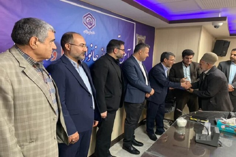 آئین تجلیل از خانواده پیرشه (عدالتدوست) و رزمندگان و جانبازان دفاع مقدس استان آئین تجلیل از خانواده پیرشه (عدالتدوست) و رزمندگان و جانبازان دفاع مقدس استان