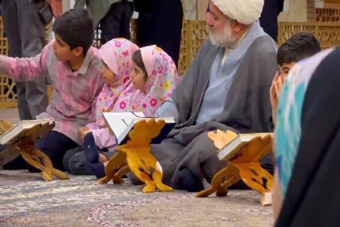 فیلم | حلقه‌های قرآنی قاریان بین‌المللی در حرم مطهر بانوی کرامت