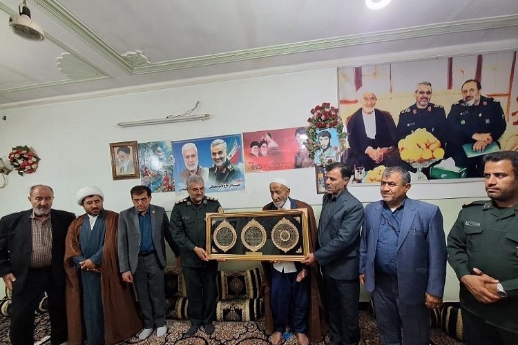 دیدار مسئولان حفظ آثار دفاع مقدس کهگیلویه‌وبویراحمد با خانواده شهید «بازگیر» در دهدشت