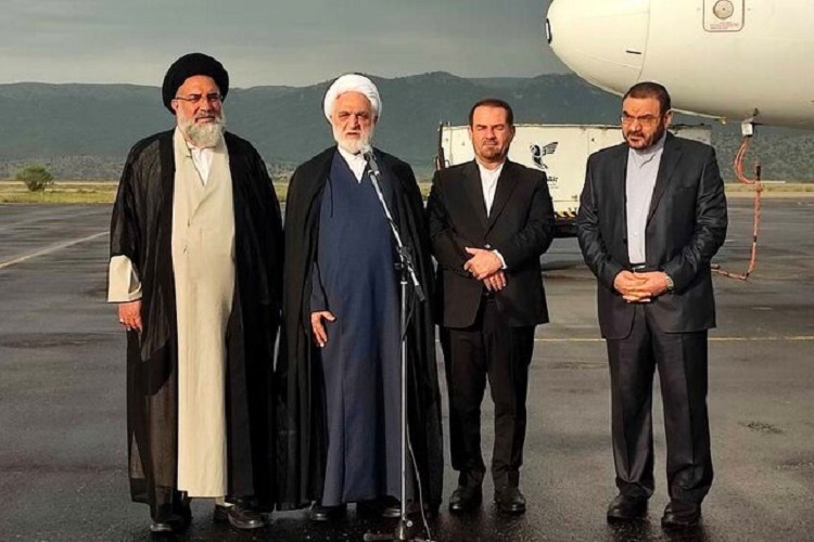 رئیس قوه قضائیه و هیئت همراه در فرودگاه یاسوج
