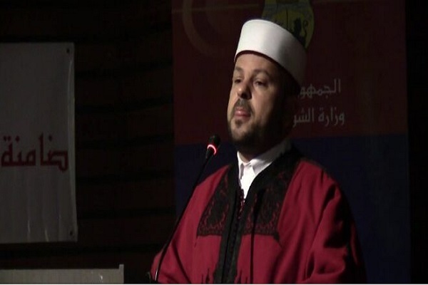 عذرخواهی مبتهل تونسی به دلیل تلاوت قرآن همراه با موسیقی