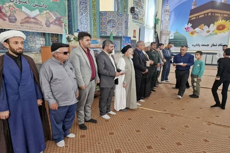 تجلیل دانشآموزان برتر حوزه قرآن، عترت و نماز دنا با حضور مسئولان تجلیل دانشآموزان برتر حوزه قرآن، عترت و نماز دنا با حضور مسئولان