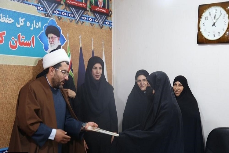 تجلیل اداره‌کل حفظ آثار و نشر ارزش‌های دفاع مقدس از زنان پیشکسوت دفاع مقدس استان