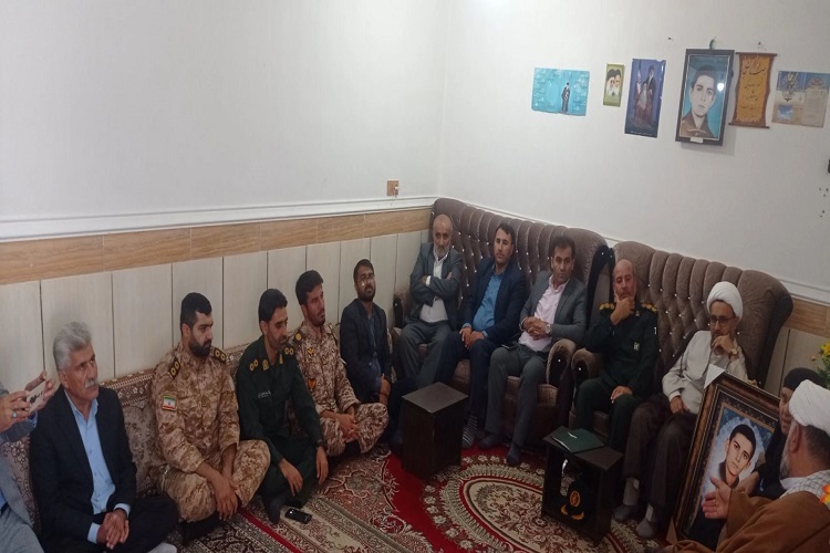 دیدار مسئولان بهمئی با خانواده شهید دیدار مسئولان بهمئی با خانواده شهید