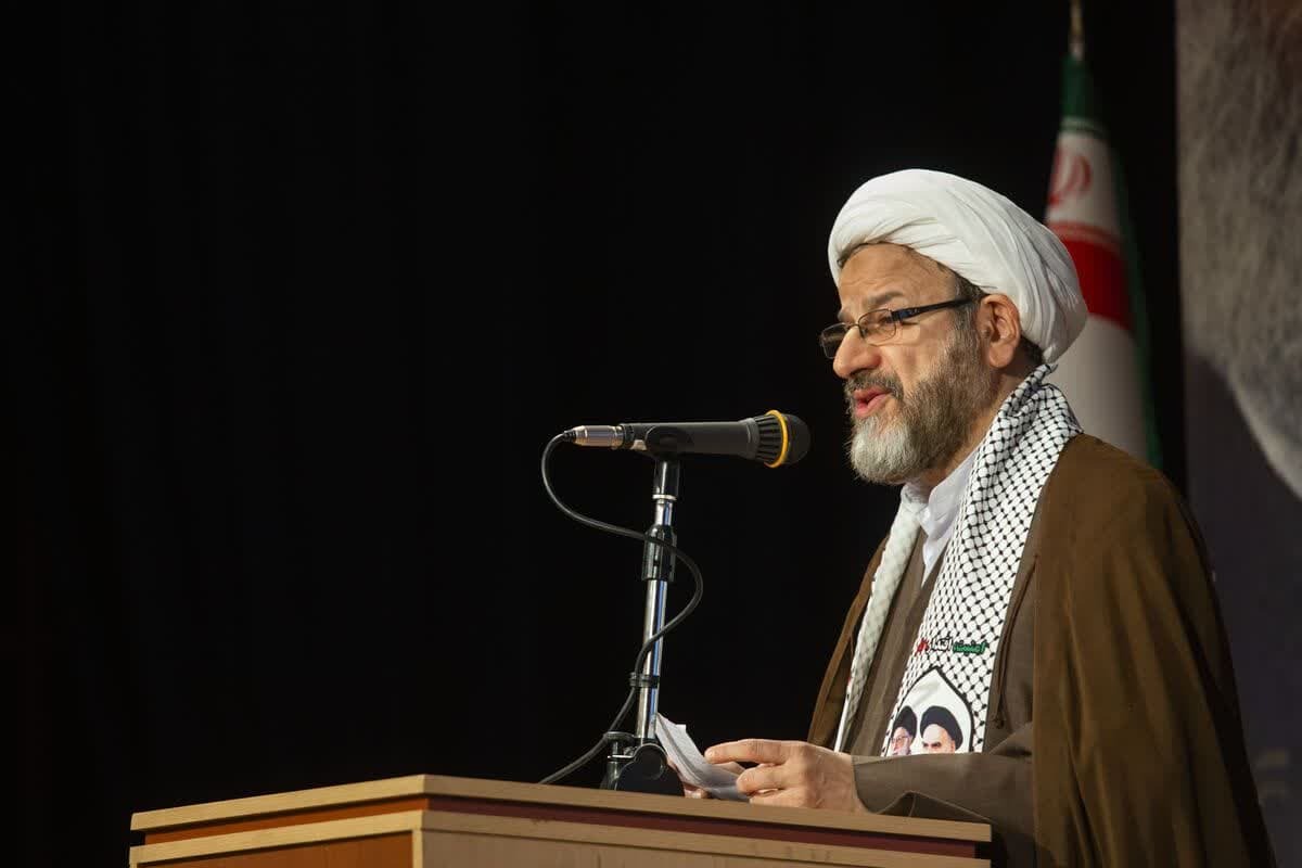 وحدت ملی و تبعیت از رهبری رمز عبور از بحران‌های بین‌المللی است