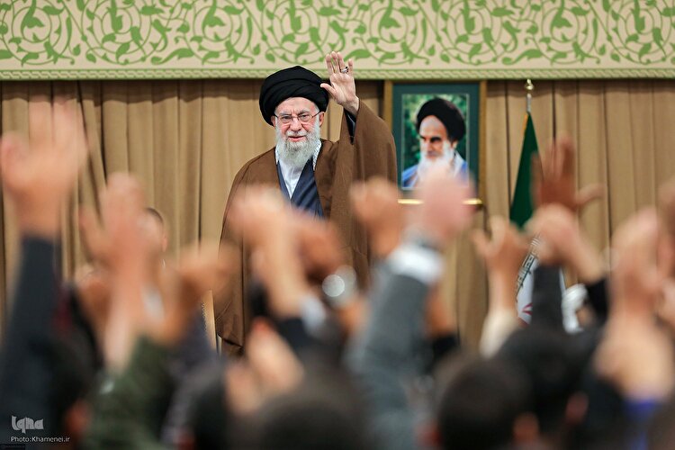 دیدار جمعی از دانش‌آموزان و دانشجویان با رهبر معظم انقلاب