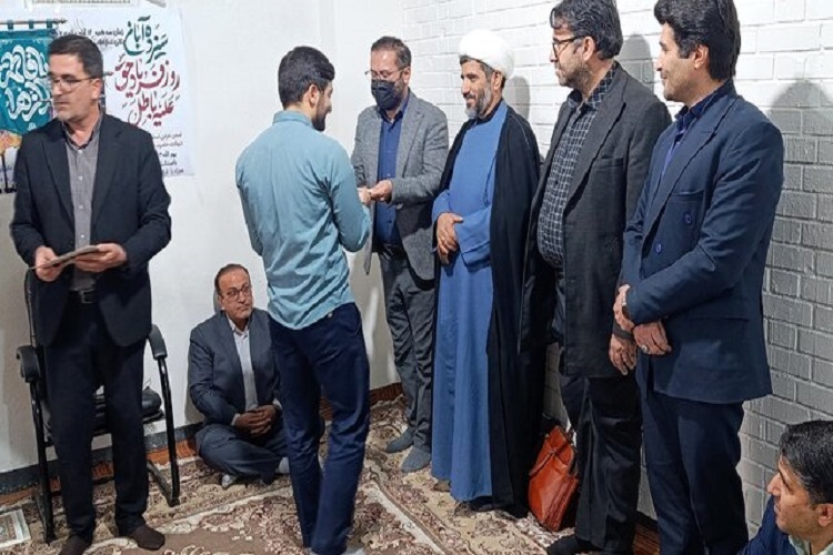 مراسم گرامیداشت ۱۳ آبان و سالروز شهادت حضرت فاطمه(س) و تجلیل از تیمهای برگزیده سیزدهمین دوره مسابقات ملی مناظرات دانشجویان مراسم گرامیداشت ۱۳ آبان و سالروز شهادت حضرت فاطمه(س) و تجلیل از تیمهای برگزیده سیزدهمین دوره مسابقات ملی مناظرات دانشجویان