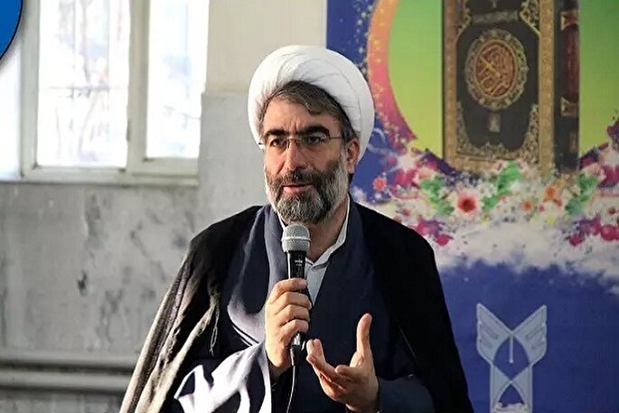 گفت‌وگوی دو سویه انسان با خدا از مسیر نماز و قرآن انجام می‌شود