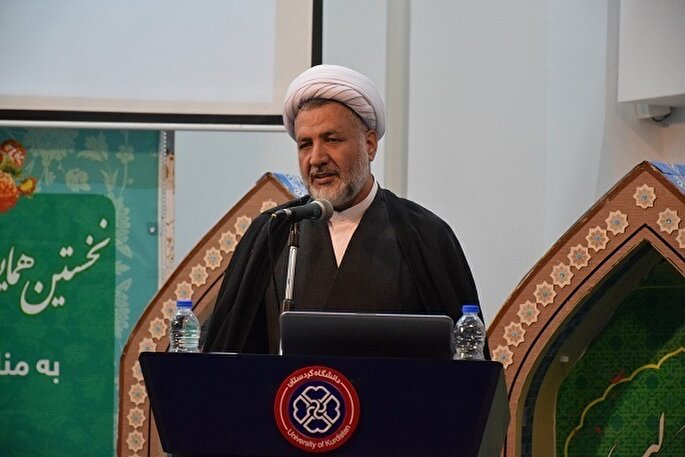 قرآن صدای سخن عشق و نامه‌ عاشق الهی به انسان‌هاست