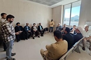 تأخیر در پرواز هواپیما و پر کشیدن دل مسافران با بال قرآن