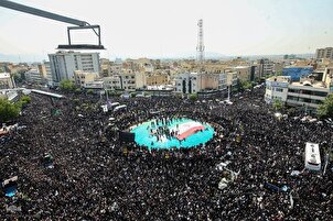 FOTO - Processione funebre presidente Raisi a Tehran - 2