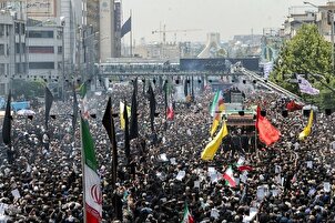 Video - Milioni di cittadini danno l'ultimo saluto al presidente Ibrahim Raisi nella capitale Tehran