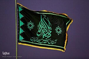 FOTO - La bandiera della Moschea di Jamkaran sostituita per il mese di Moharram