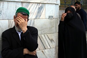 Mashhad: come i pellegrini al mausoleo dell'Imam Reza hanno reagito alla notizia della scomparsa del presidente Raisi