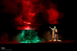Tehran: rappresentazione teatrale "Più solo di Cristo"