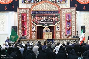 Shiraz: recitazione collettiva del Corano nel mausoleo di Shah Cheragh